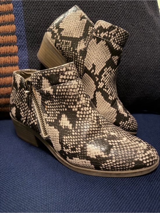 Shoes - Ankle Booties with snakeskin design… unbranded but great condition sz 6
